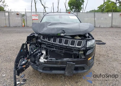 2017 Jeep New Compass Latitude 4X4 из США, поврежденный, VIN 3C4NJDBB5HT607017